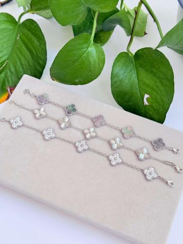 تنسيق فان كليف لون فضي