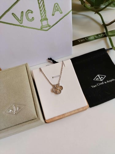 سلسال فان كليف فضي ساده