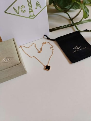 سلسال فان كليف اسود ذهبي