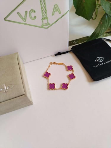 اسوارة فان كليف بنفسجي