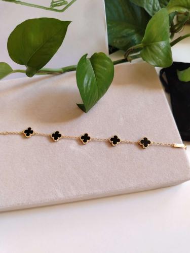 اسوارة فان كليف اسود ذهبي ميني