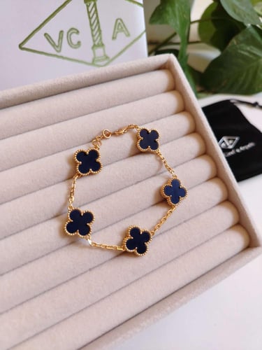 اسوارة فان كليف كحلي غامق ذهبي