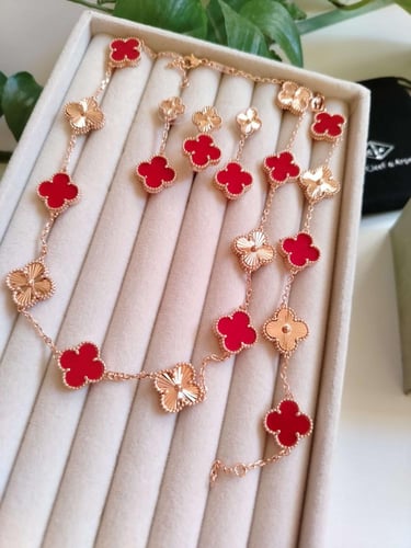 طقم فان كليف 4 قطع احمر بروز قولد