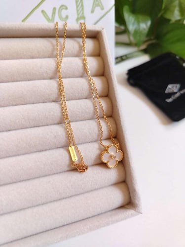 سلسال فان كليف صدفي بذهبي