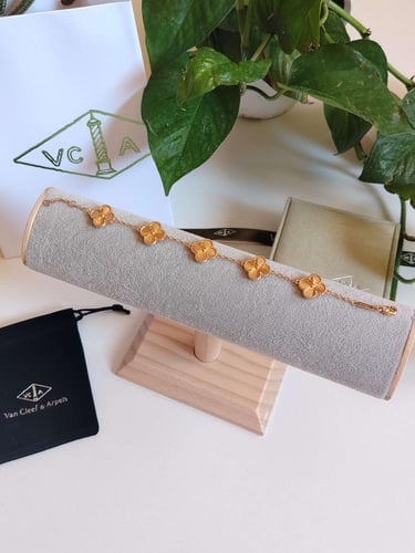 اسوارة فان كليف ذهبي