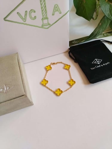 اسوارة فان كليف اصفر شفاف