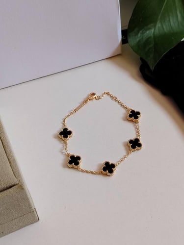 اسوارة فان كليف اسود ذهبي ميني