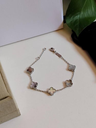 اسوارة فان كليف صدفي رصاصي فضي ميني