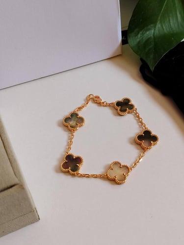 اسوارة فان كليف صدفي رصاصي ذهبي