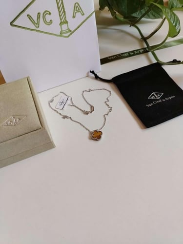 سلسال فان كليف عودي فضي