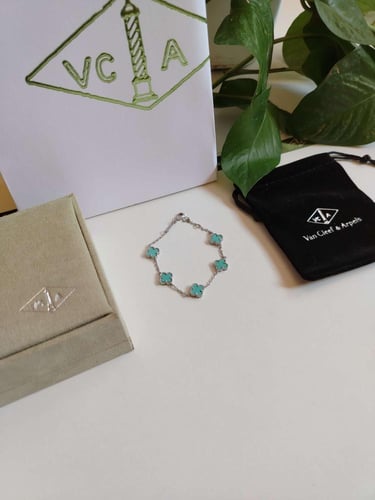 اسوارة فان كليف تيفاني فضي ميني