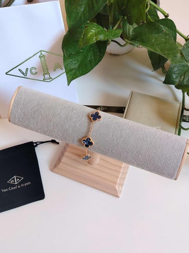 اسوارة فان كليف كحلي ذهبي