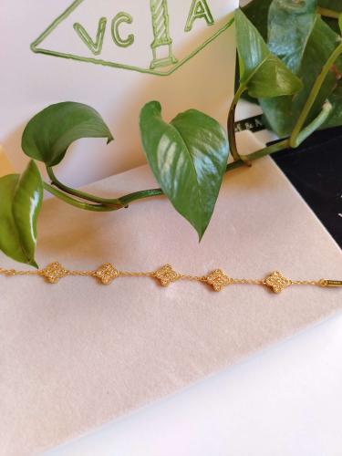 اسوارة فان كليف ميني ذهبي