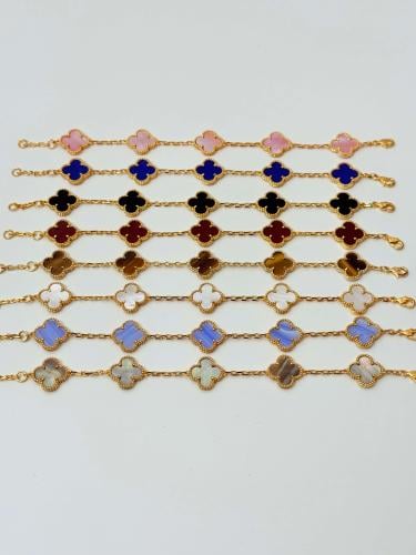 اساور فان كليف