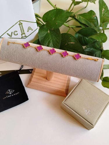 اسوارة فان كليف بنفسجي