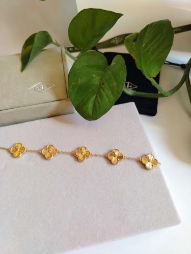 اسوارة فان كليف ذهبي