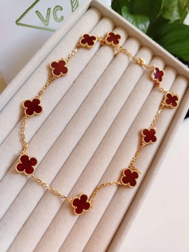 سلسال فان كليف 10وردات عنابي بسلسال ذهبي