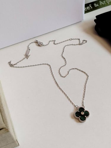 سلسال فان كليف اخضر بسلسال فضي