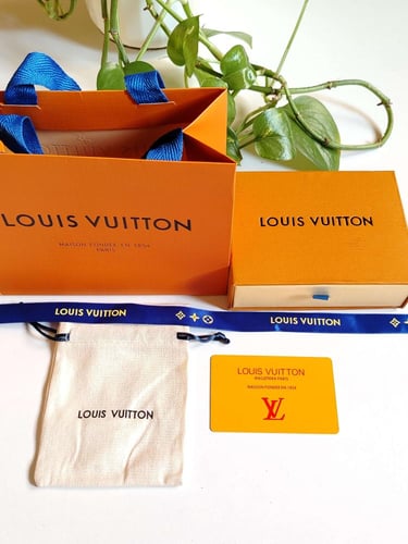 طقم سلسال وحلق لويس فيتون