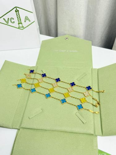 اساور فان كليف شفافه