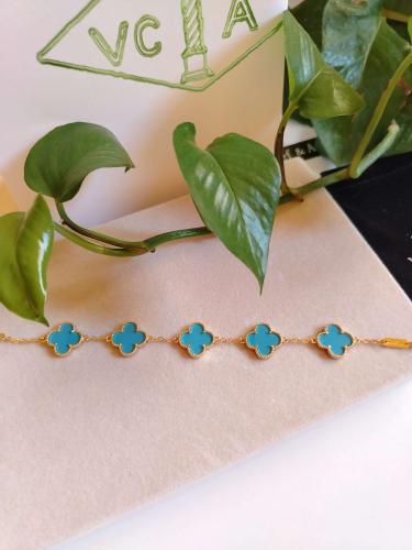 اسوارة فان كليف ازرق فاتح