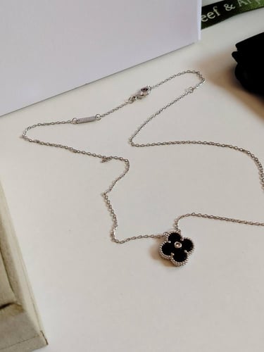 سلسال فان كليف اسود بسلسال فضي