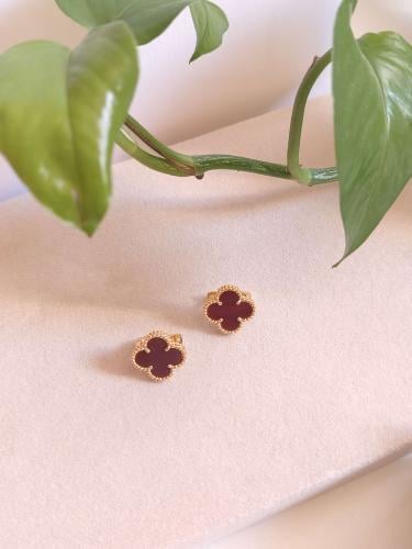 حلق فان كليف خمري ذهبي