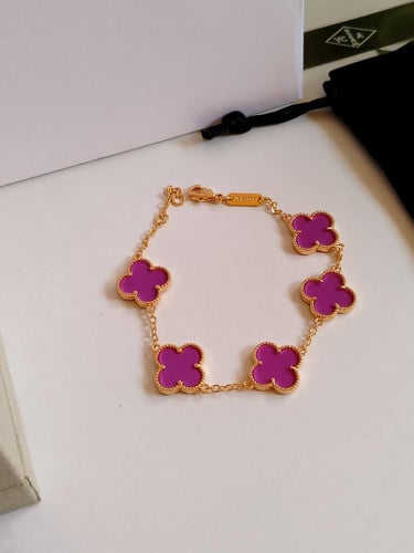 اسوارة فان كليف بنفسجي