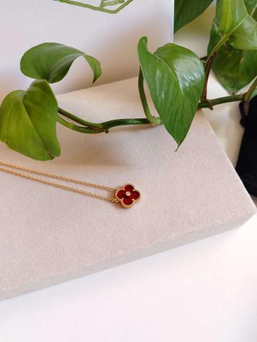 سلسال فان كليف خمري بسلسال ذهبي