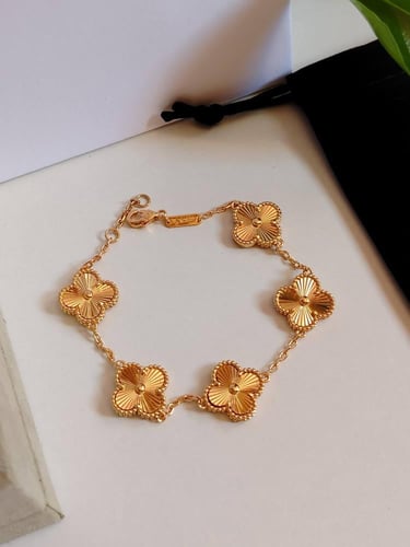 اسوارة فان كليف ذهبي