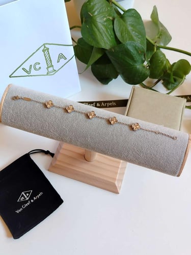 اسوارة فان كليف فضي ميني