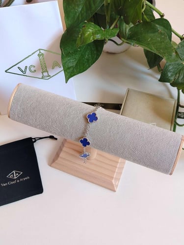 اسوارة فان كليف ازرق فضي