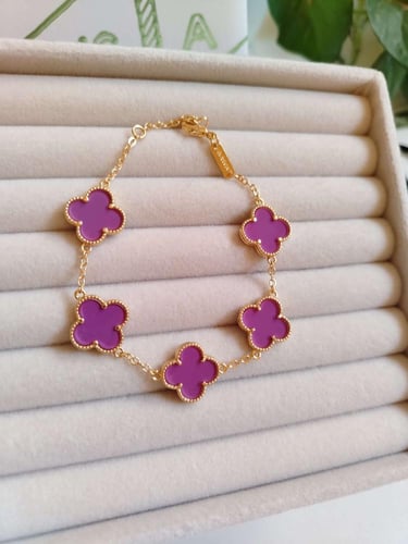 اسوارة فان كليف بنفسجي