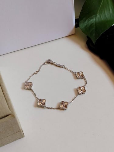 اسوارة فان كليف فضي ميني