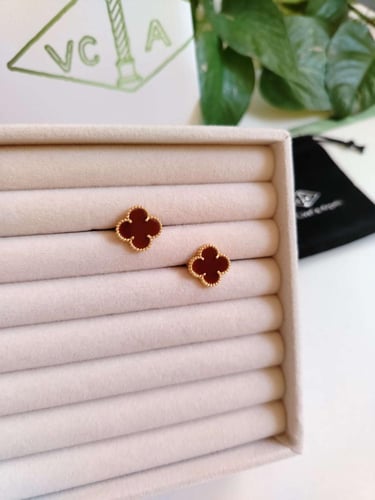 حلق فان كليف خمري ذهبي