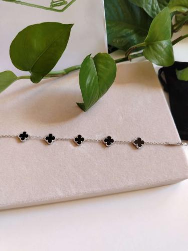 اسوارة فان كليف اسود فضي ميني