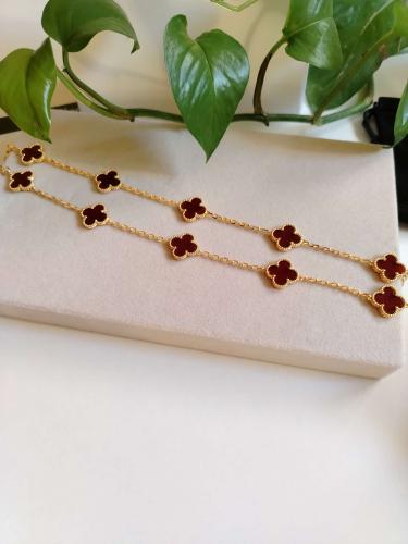 سلسال فان كليف 10وردات عنابي بسلسال ذهبي