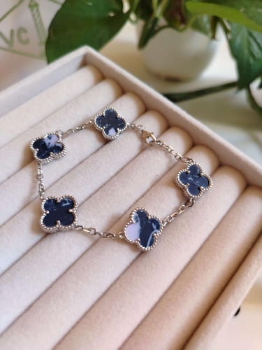 اسوارة فان كليف كحلي فضي