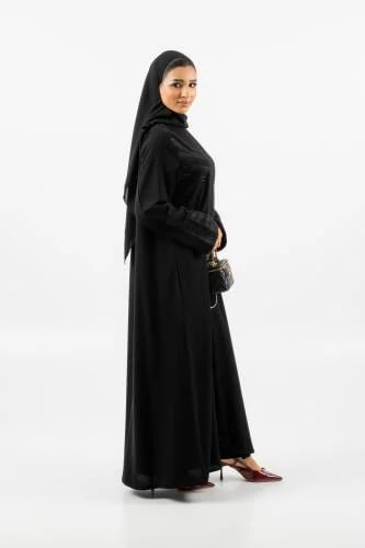 عباية سُمو – كريب خفيف بشغل هاري على الأمام والأكمام
