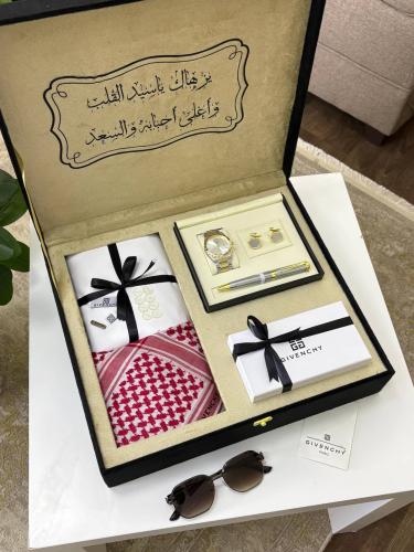 بوكس جيفنشي رجالي ملكي فاخر – شماغ وساعة وقلم وأزر...