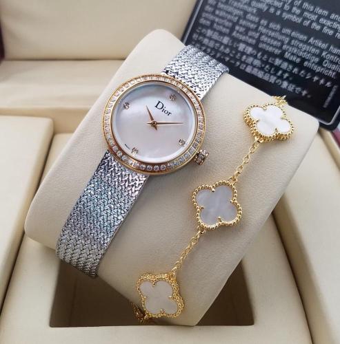 ساعه ديور نسائيه لون ذهبي