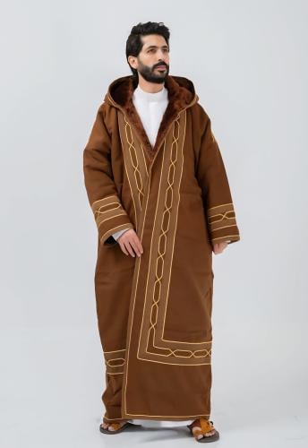 فروة شتوية رجالي بني بتطريز ذهبي وفرو داخلي كامل