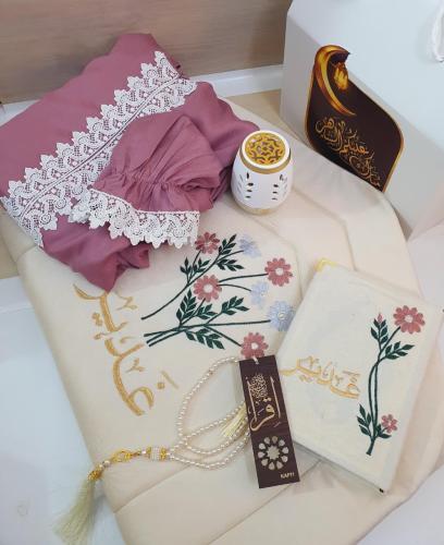 طقم صلاة تطريز بالاسم | طقم صلاة نسائي فاخر حسب ال...