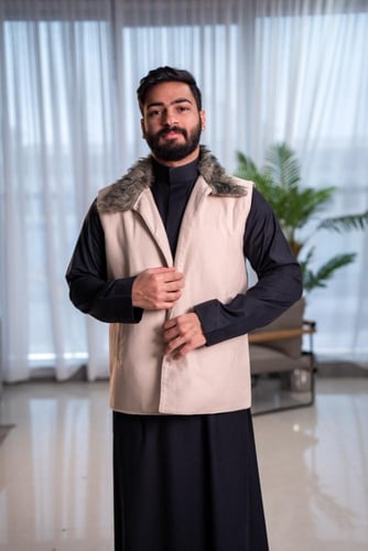 سديري شتوي لون بيج رقبه فرو