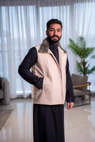 سديري شتوي لون بيج رقبه فرو