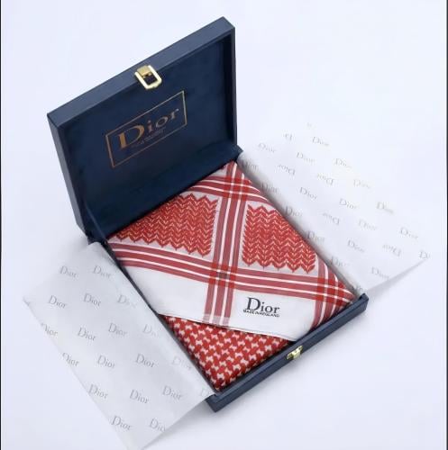 شماغ ديور بلاتيني بتصميم كلاسيك 2026