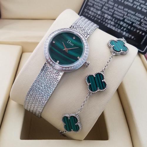 ساعه ديور نسائيه لون ابيض ميناء اخضر