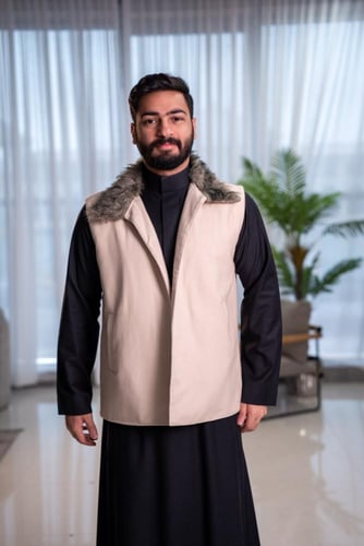 سديري شتوي لون بيج رقبه فرو