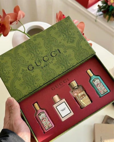 عرض خاص طقم عطور قوتشي ميني ومشط قوتشي مع الملحقات