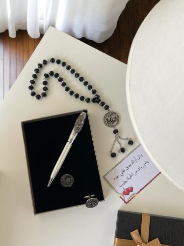 طقم رجالي فخم مبطن بالون الاسود .(قلم. سبحه. كبك)